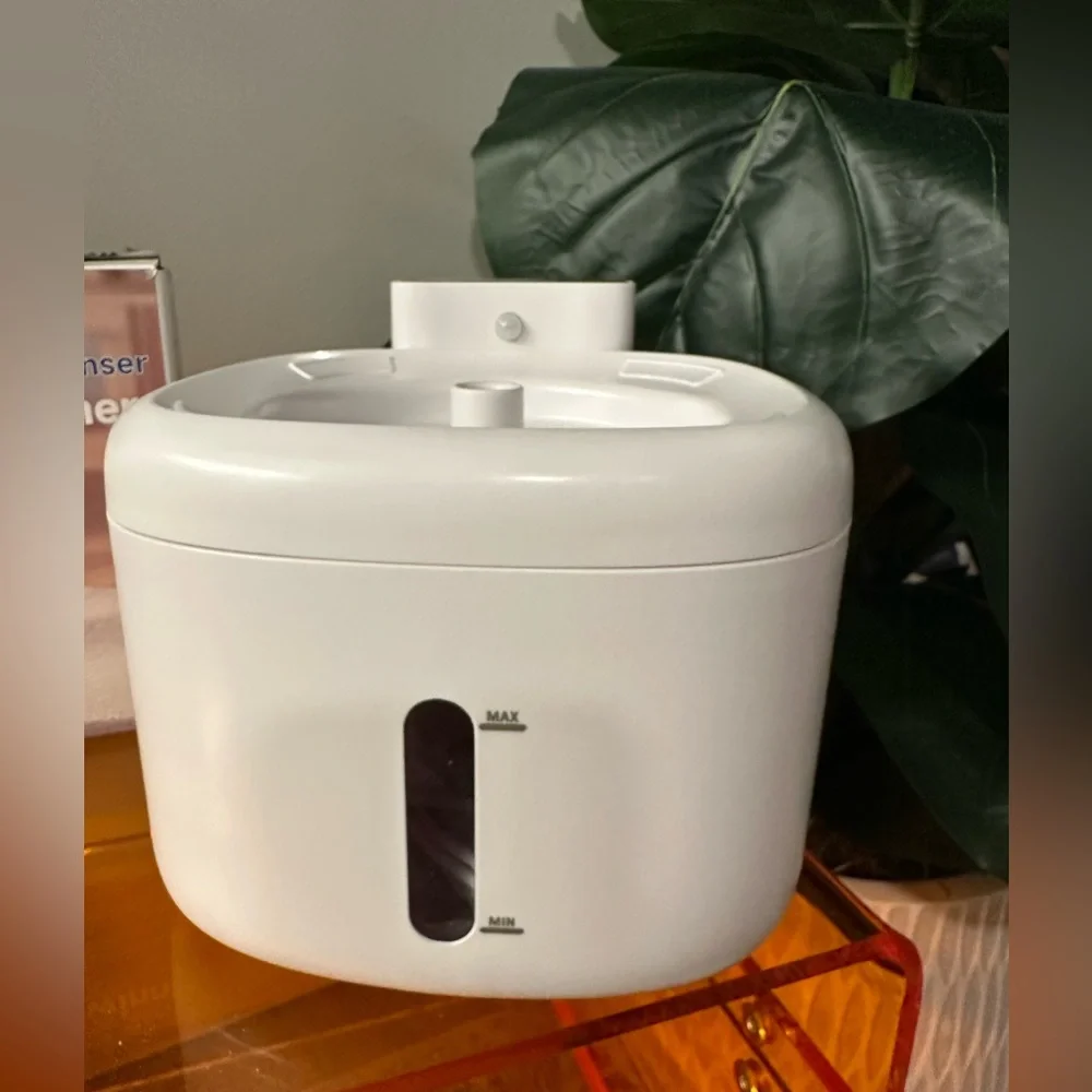 Wireless Motion Sensor Cat Water Fountain – White – NEW IN BOX!